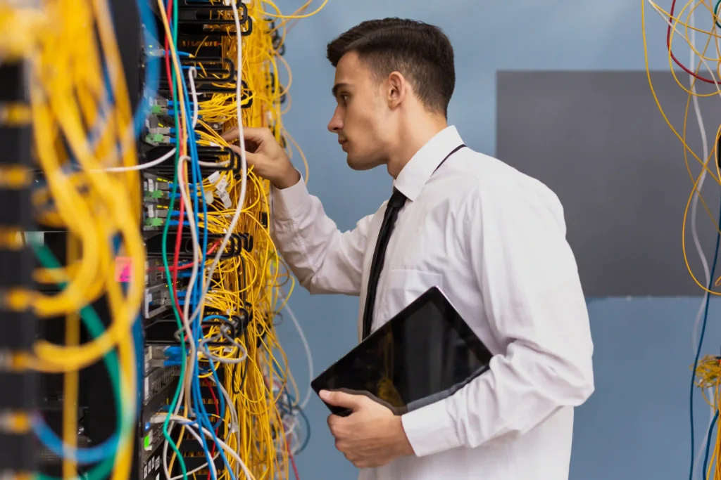 O backbone é uma parte central da infraestrutura de telecomunicações que carrega a maior parte do tráfego de dados.